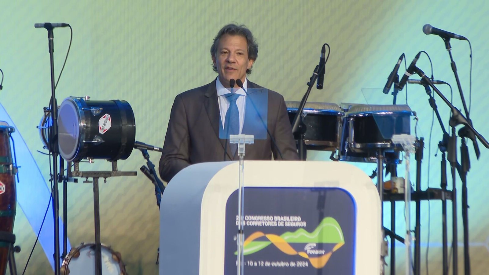 Vaiado em evento do setor de seguros, Haddad rebate: “Já fiz mais do que as pessoas que vocês admiram”