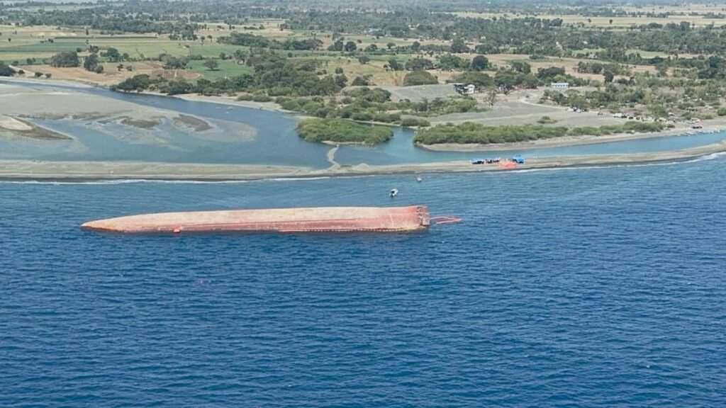 Navio naufraga deixando quatro mortos e sete desaparecidos nas Filipinas