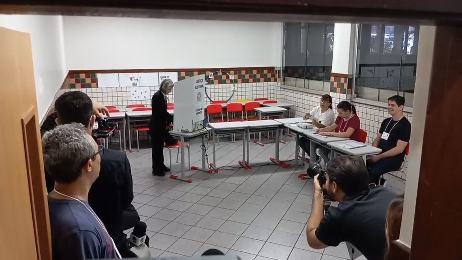 Eleições 2024: Cármen Lúcia vota em Belo Horizonte