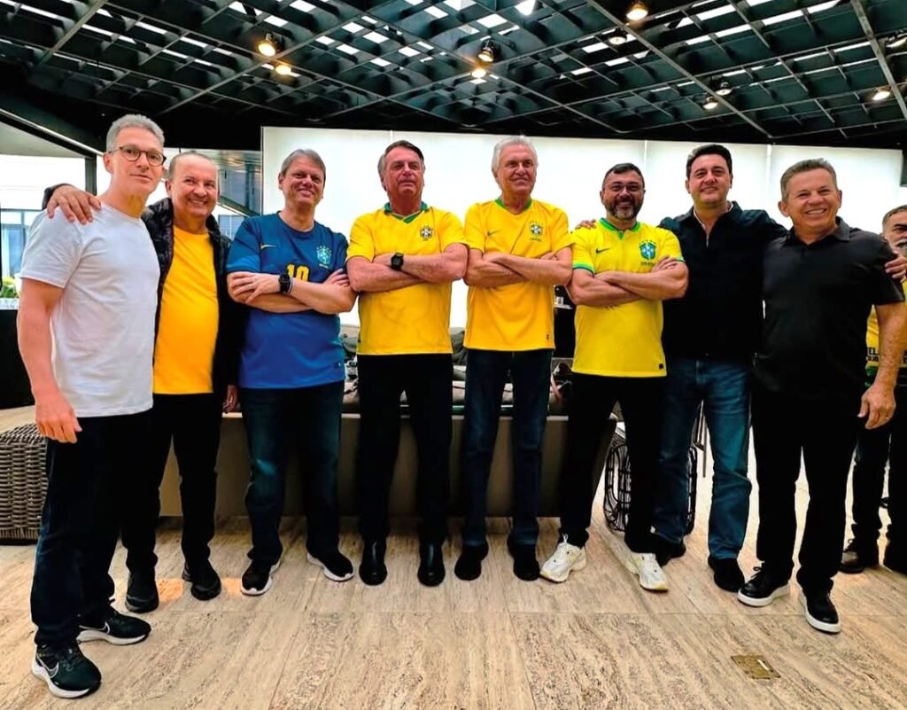 Bolsonaro pede anistia em passeata com apoiadores em SP