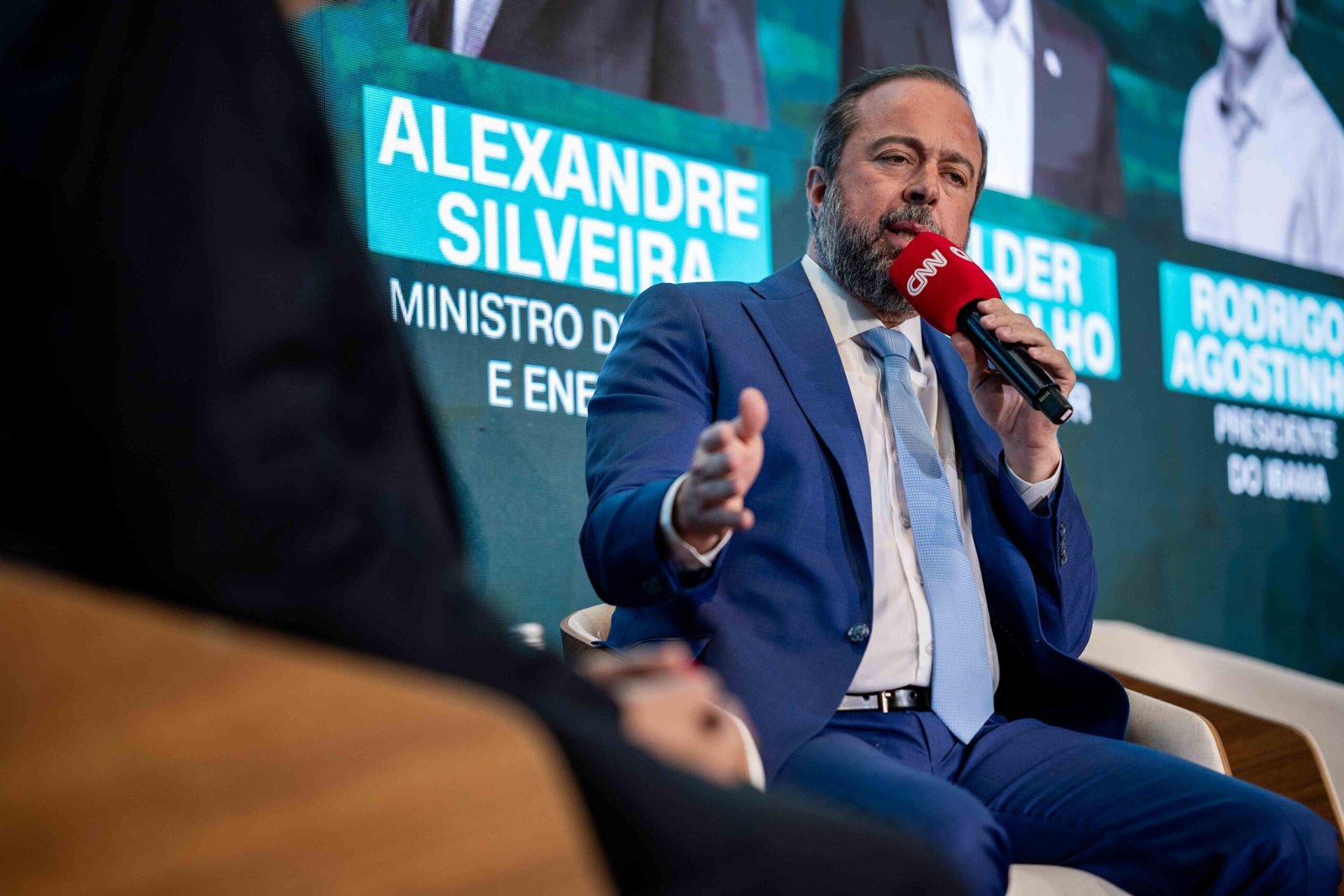 Contigenciamento de recursos para agências é fruto do arcabouço fiscal, diz Silveira