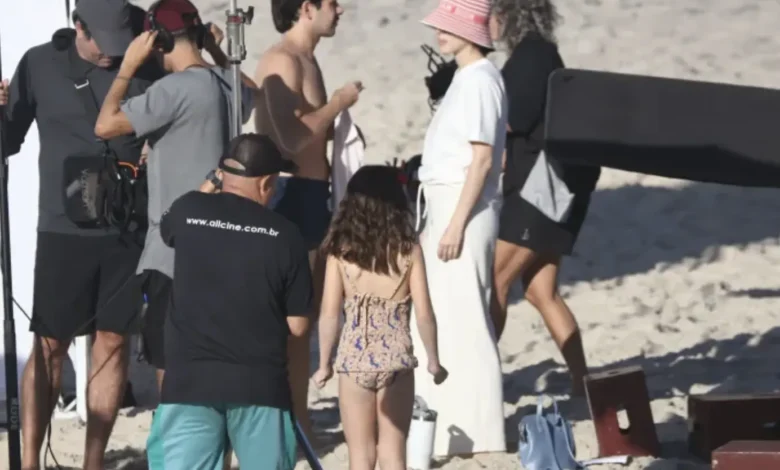 Longe da TV, Isabelle Drummond dirige curta no Rio; veja fotos | ac24horas