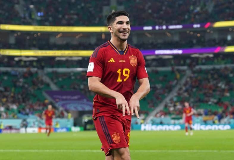 United não é o único clube da Premier League que está de olho em um meia do PSG