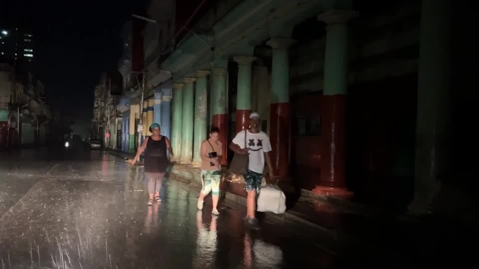Furacão Rafael causa colapso da rede elétrica de Cuba Furacão Rafael causa colapso da rede elétrica de Cuba