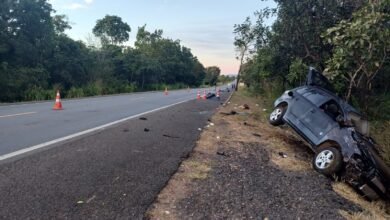 Colisão contra árvore mata 1 e fere 3 na BR-153 em Mara Rosa