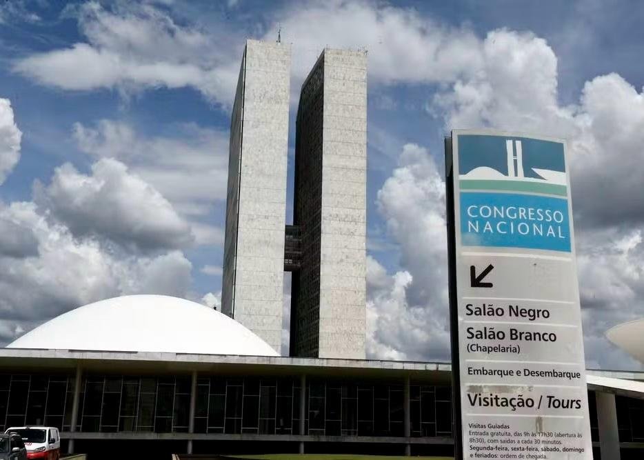 Fim da reeleição pode ampliar para 10 anos mandatos de prefeitos e vereadores