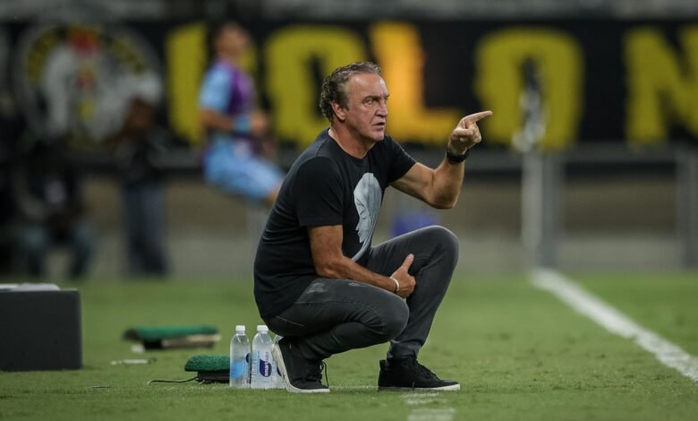 Cuca assume culpa por vexame do Atlético-MG na Sula, mas promete cobrança Cuca assume culpa por vexame do Atlético-MG na Sula, mas promete cobrança