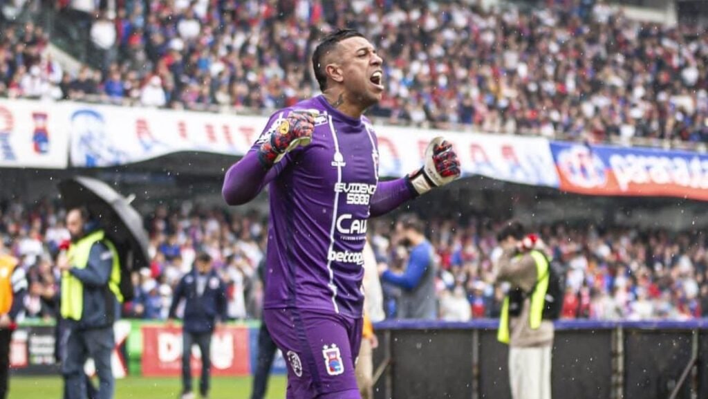 Capitão e goleiro menos vazado, Sidão comemora conquista vital no Paraná