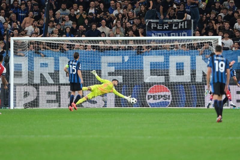 Milagre que salvou Arsenal na Champions já foi reproduzido por goleiro brasileiro há 15 anos