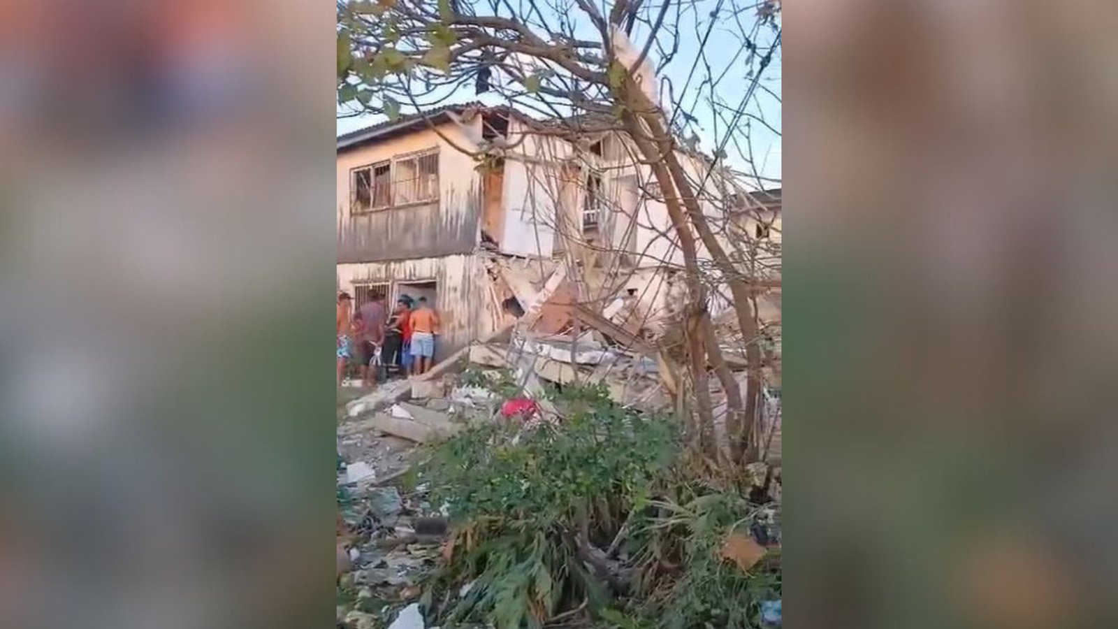 Explosão causa desabamento de prédio e três mortes em Maceió