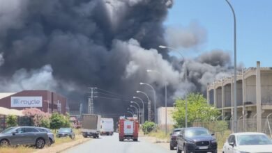 Espanha: Fumaça cobre céu de Sevilha após incêndio em armazém