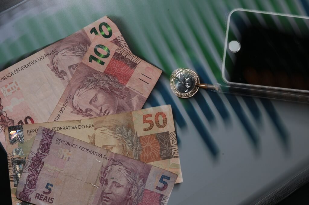 Com gastos em alta e despesas fora da meta, ano terminará com rombo de R$ 68,8 bi