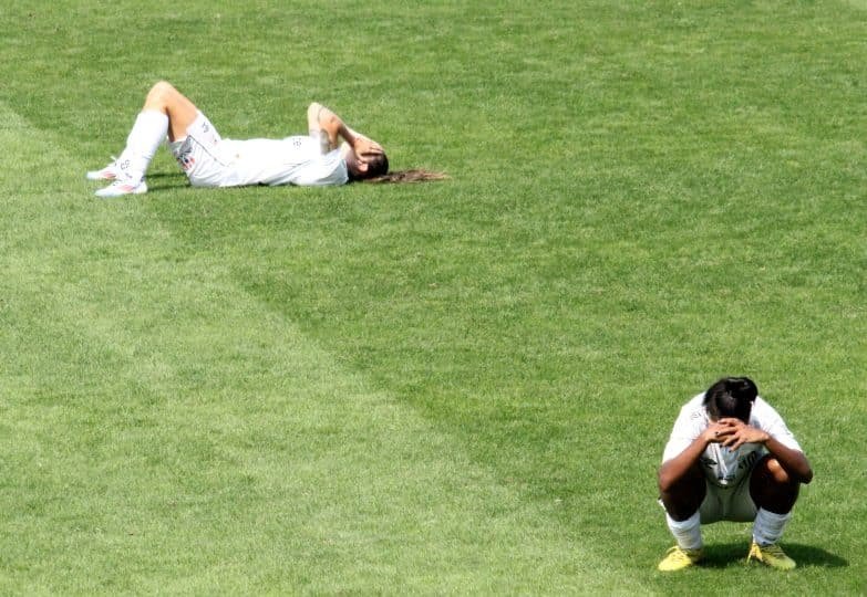 Pioneiro no futebol feminino, Santos leva gol no fim e está rebaixado no Brasileiro