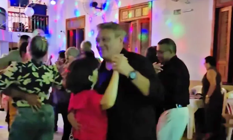 O baile que não envelhece: uma noite no Esborba | ac24horas O baile que não envelhece: uma noite no Esborba | ac24horas
