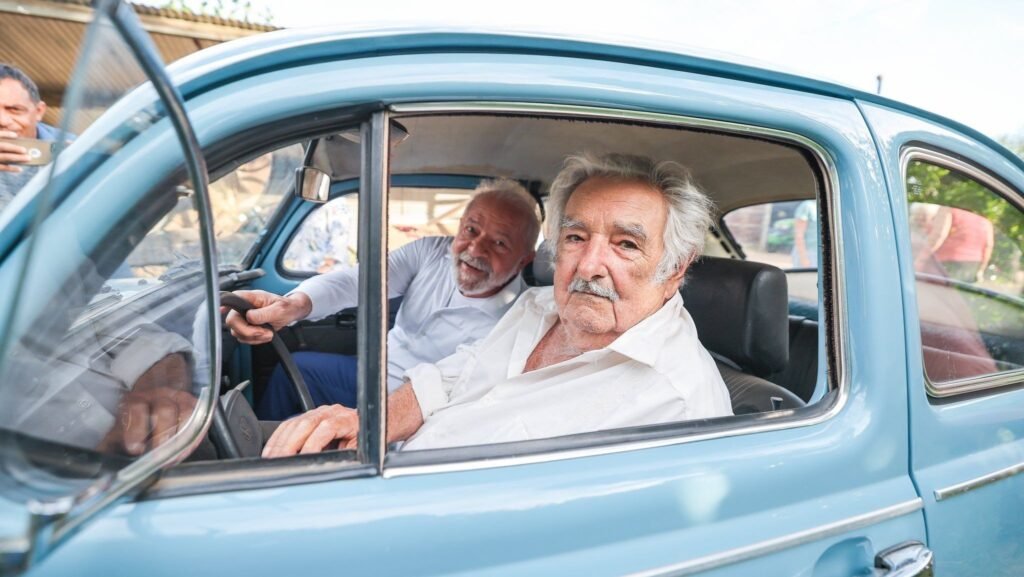 José Mujica, ex-presidente do Uruguai, se recupera após cirurgia no estômago