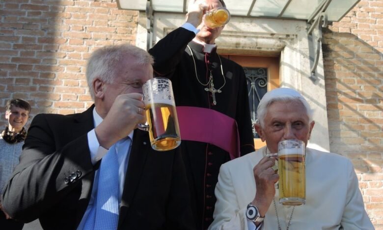 Papas podem beber cerveja? Veja o que a Igreja diz sobre o assunto Papas podem beber cerveja? Veja o que a Igreja diz sobre o assunto