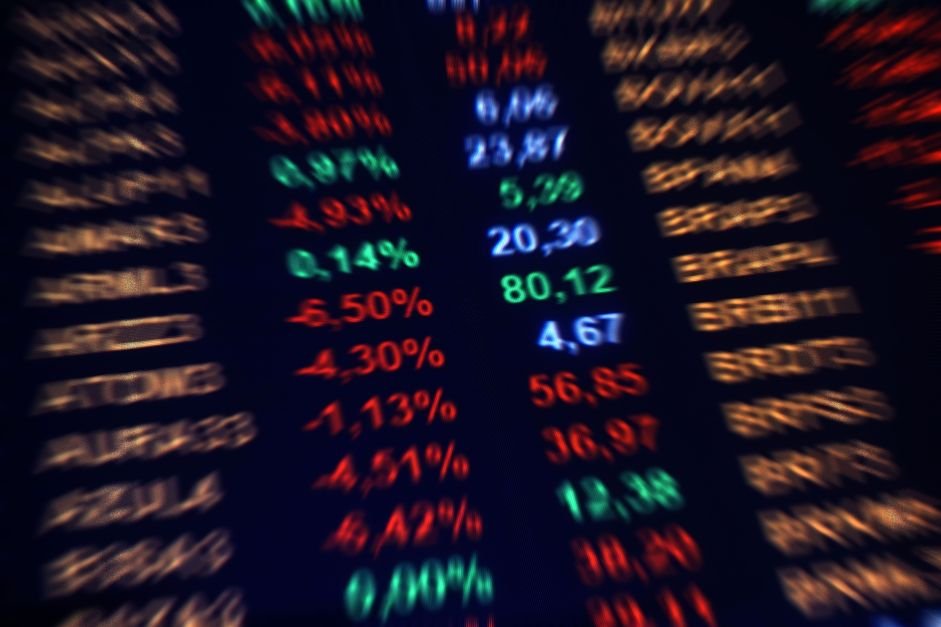 Ibovespa cai 0,18% aos 133.120 pontos; dólar sobe 0,53%
