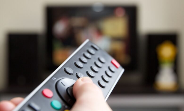 Assistir televisão e ouvir música pode te ajudar a pegar no sono? Entenda Assistir televisão e ouvir música pode te ajudar a pegar no sono? Entenda
