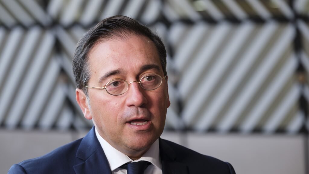 Espanha está comprometida com a integridade física de todos os venezuelanos, diz ministro