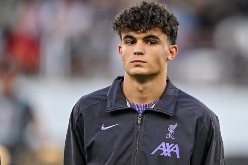 Para ter Mamardashvili, Liverpool pode envolver meio-campista em negócio com o Valencia