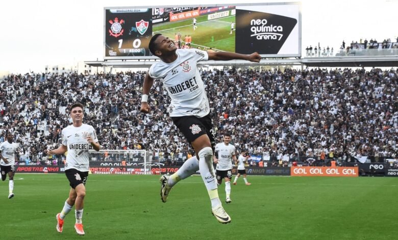 Corinthians prevê guerra inglesa por Wesley, mas não tem pressa para negociar o jogador Corinthians prevê guerra inglesa por Wesley, mas não tem pressa para negociar o jogador
