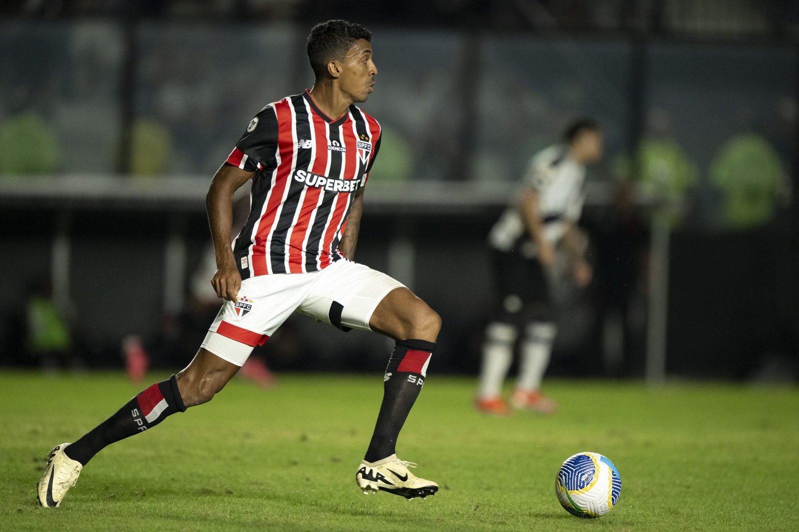 Luiz Gustavo encanta Zubeldía, mas não sabe se fica no São Paulo para 2025