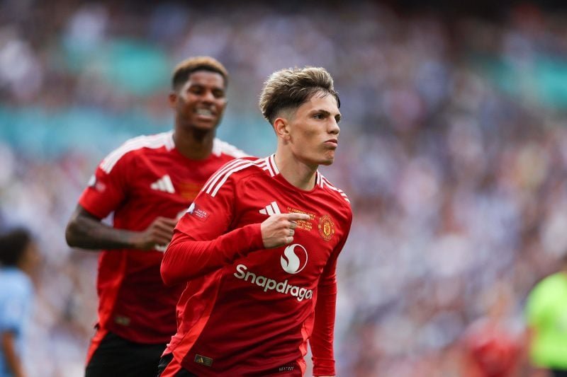 Disputa de pênaltis curiosa entre City e United marca abertura da temporada na Inglaterra