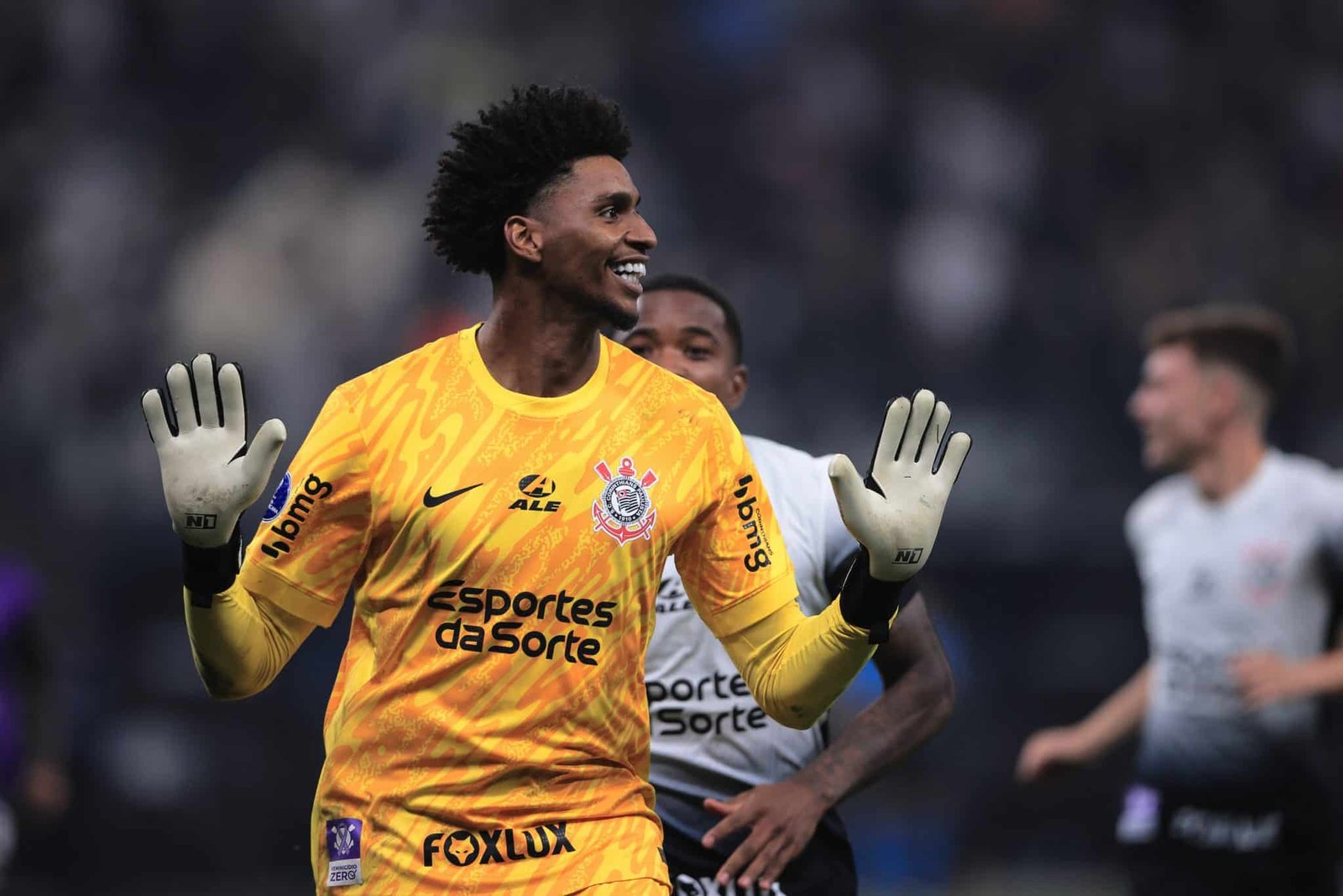 Hugo Souza abre a porta da esperança para o Corinthians na Sul-Americana