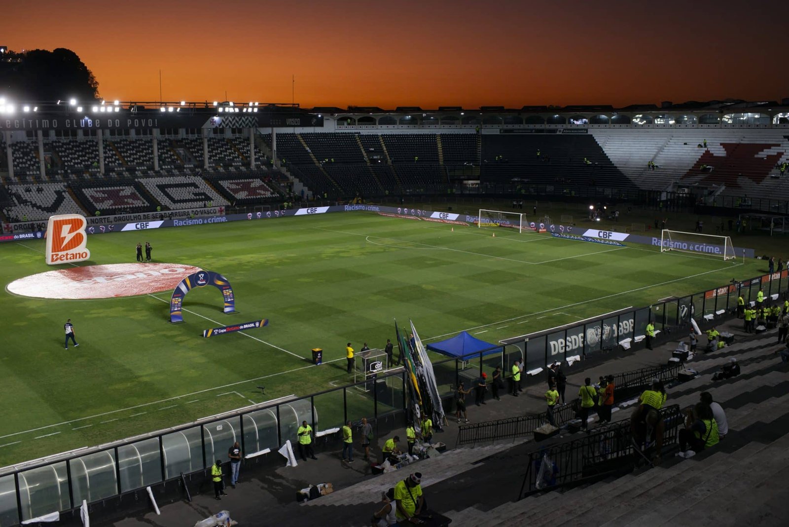 Venda de ingressos do Vasco para semifinal da Copa do Brasil vira caso de polícia