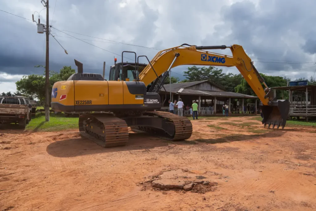 Capixaba recebe nova máquina adquirida com emenda destinada pelo Alan Rick | ac24horas