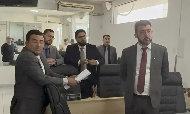 Sessão da Câmara é suspensa por falta de quórum e revolta vereadores | ac24horas Sessão da Câmara é suspensa por falta de quórum e revolta vereadores | ac24horas