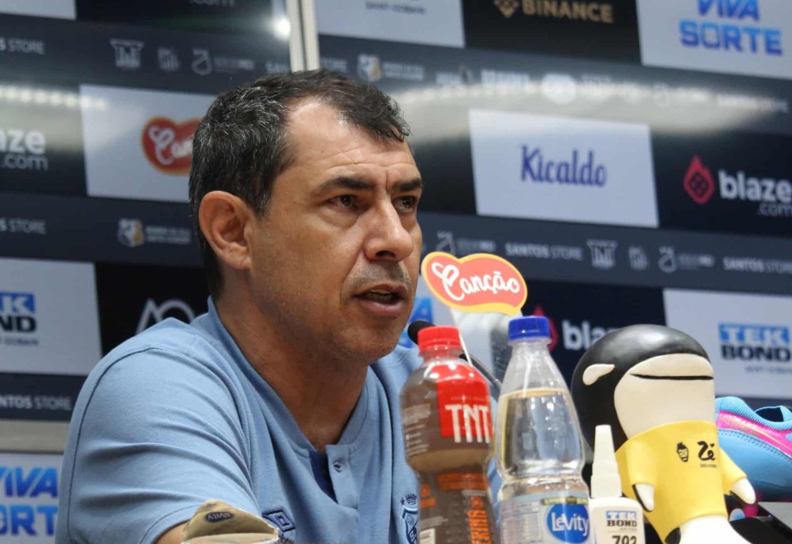 Carille diz que não se viu ameaçado de demissão no Santos, mas evitar pensar em renovação