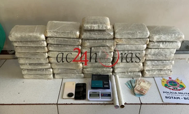 Homem é preso com 43 kg de maconha na Baixada da Sobral | ac24horas Homem é preso com 43 kg de maconha na Baixada da Sobral | ac24horas