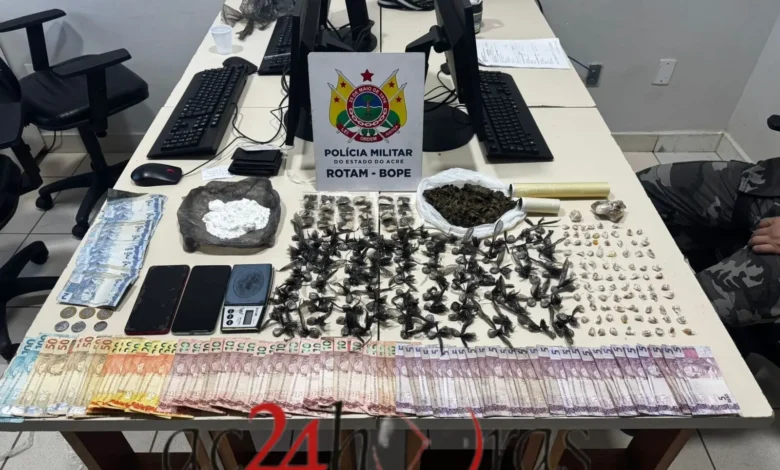 Criminosos são presos com drogas e dinheiro no bairro Mocinha Magalhães, em Rio Branco | ac24horas Criminosos são presos com drogas e dinheiro no bairro Mocinha Magalhães, em Rio Branco | ac24horas