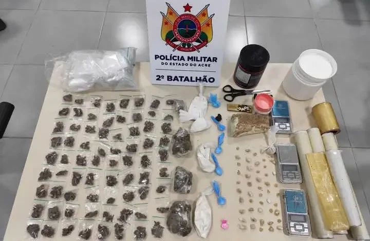 Polícia apreende drogas em área de mata no Recanto dos Buritis | ac24horas Polícia apreende drogas em área de mata no Recanto dos Buritis | ac24horas