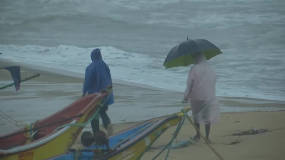 Ciclone Fengal: Sri Lanka decreta alerta vermelho e Índia enfrenta tempestades