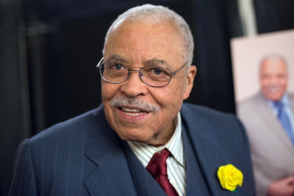 James Earl Jones, voz icônica de Darth Vader em ‘Star Wars’, morre aos 93 anos