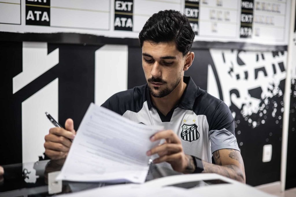 Santos é condenado pela Fifa e terá que pagar compra de João Basso à vista