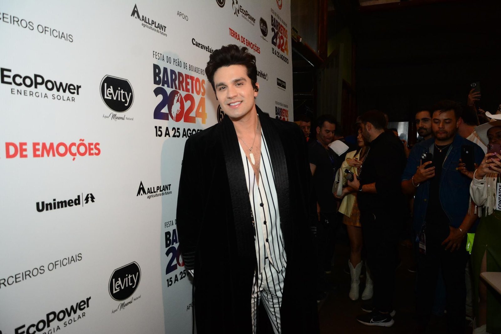 Cancelamento de show de Luan Santana no Rock in Rio vira meme; confira