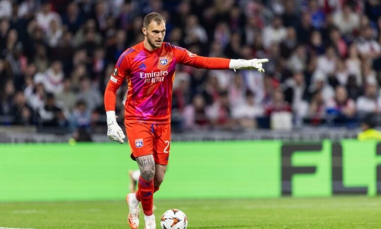 Clubes da Premier League e Serie A fazem propostas por Lucas Perri, do Lyon Clubes da Premier League e Serie A fazem propostas por Lucas Perri, do Lyon