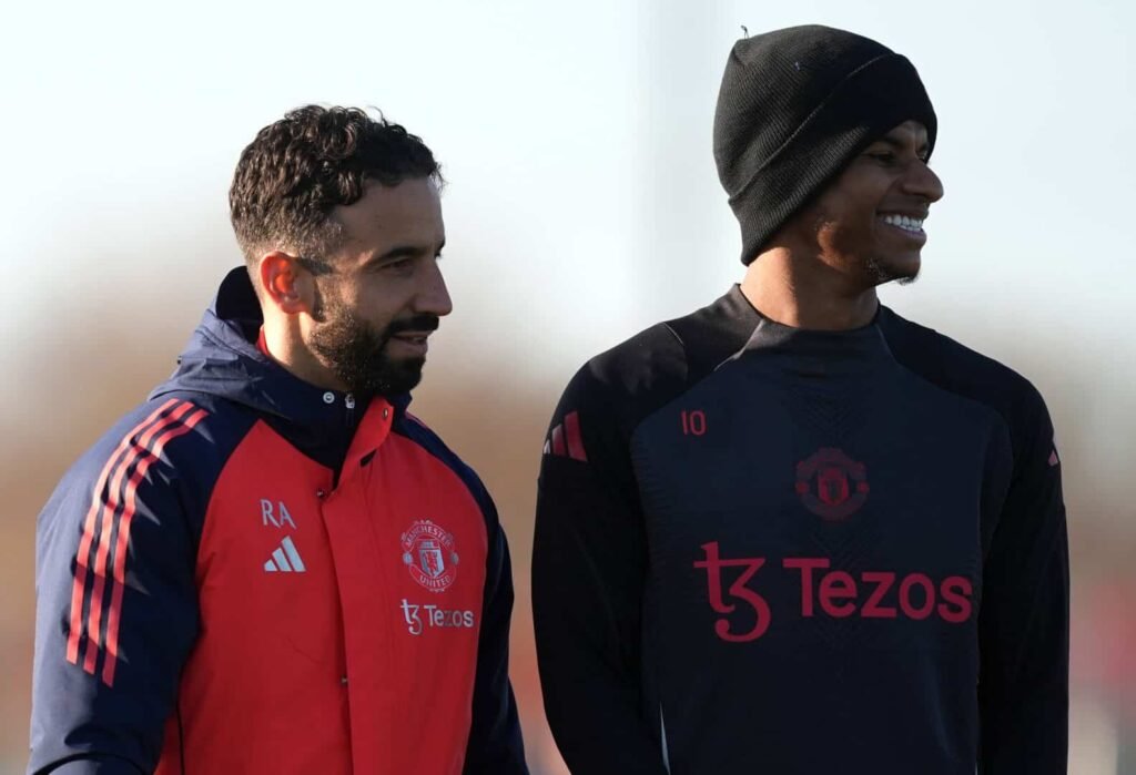 Bilionário aumenta participação no United, mas descarta investir meio bilhão no futebol