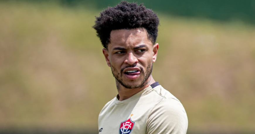 Vitória amarga sequência de derrotas para o Athletico-PR, rival na Série A