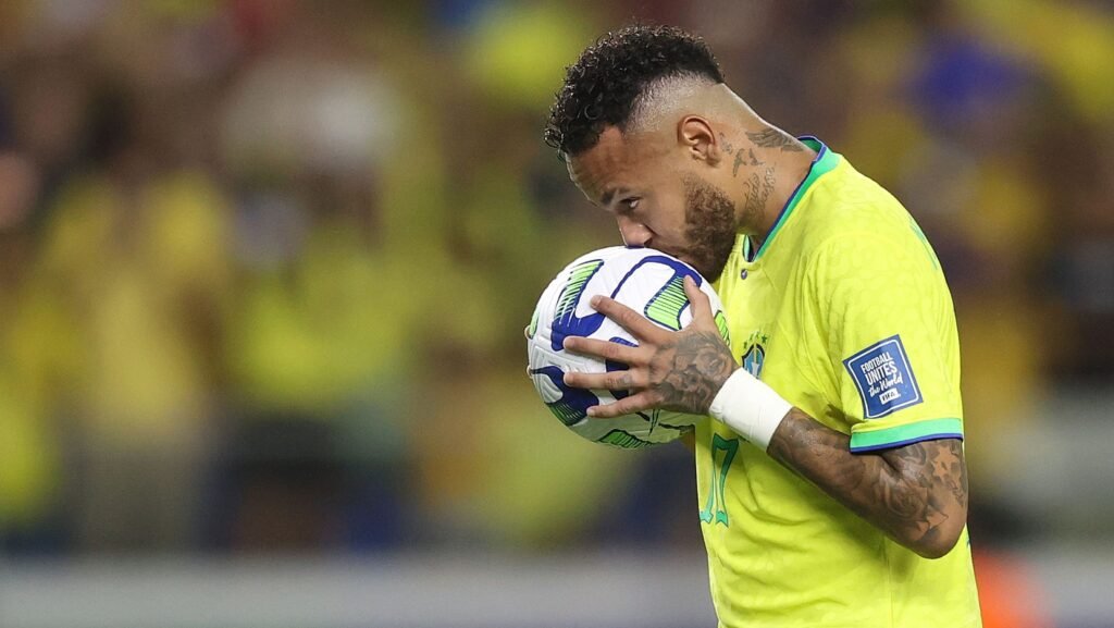 Neymar chora ao falar sobre retorno ao futebol: “A coisa que mais amo“