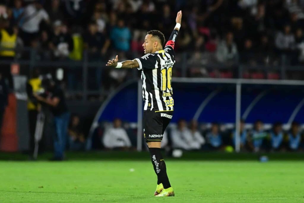 Declarações de Neymar pai aumentam a preocupação do torcedor do Santos sobre renovação