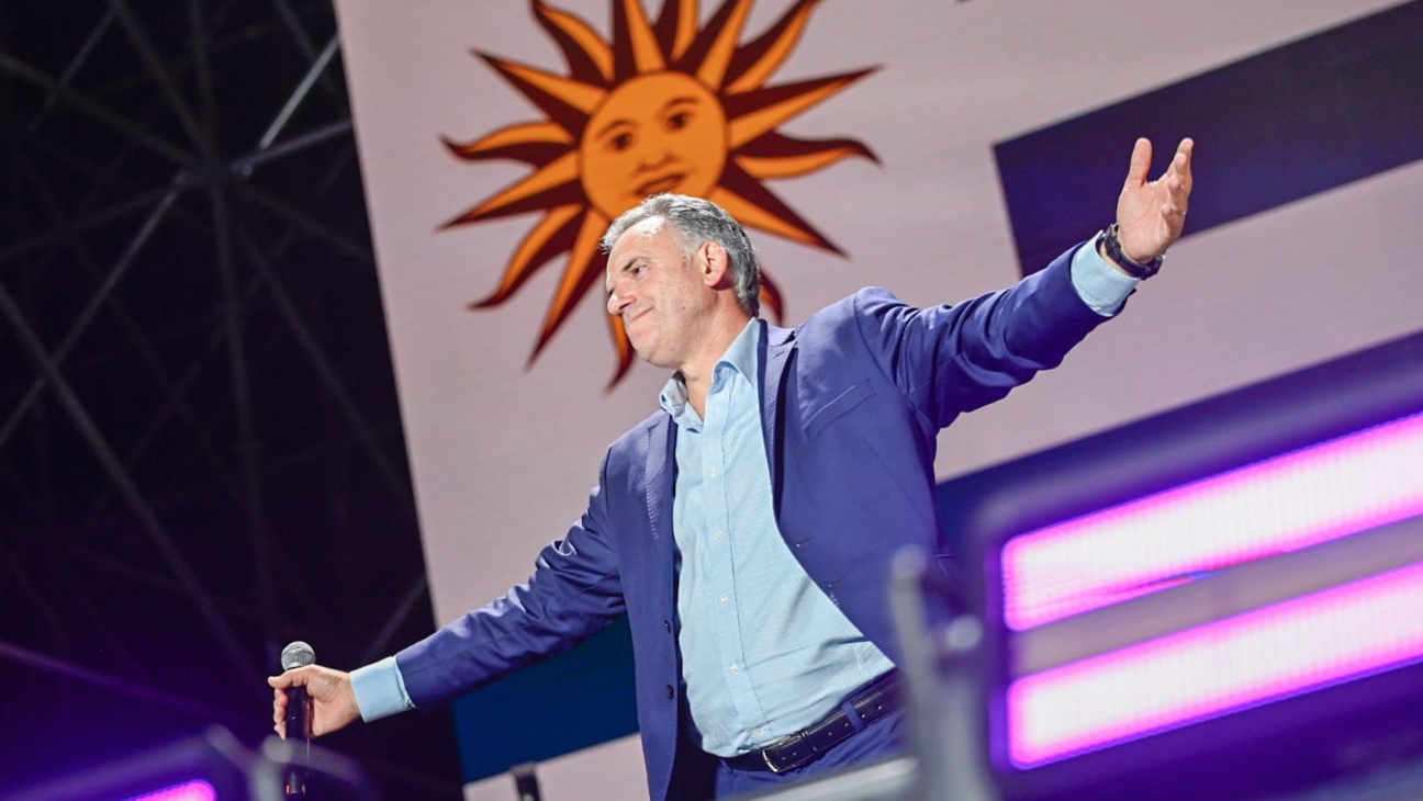 Yamandú Orsi é eleito presidente do Uruguai