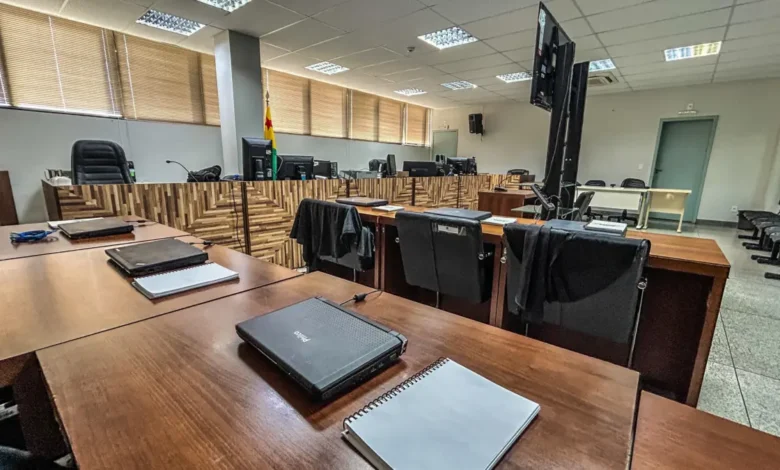 Caso Nayara: Falta de aparelho para ler vídeos suspende audiência de instrução | ac24horas Caso Nayara: Falta de aparelho para ler vídeos suspende audiência de instrução | ac24horas