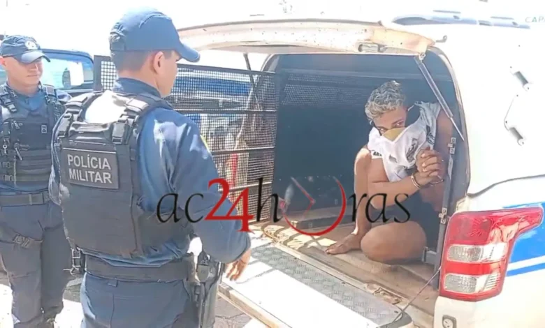 Jovem é preso em flagrante com arma de fogo na Cidade do Povo | ac24horas Jovem é preso em flagrante com arma de fogo na Cidade do Povo | ac24horas