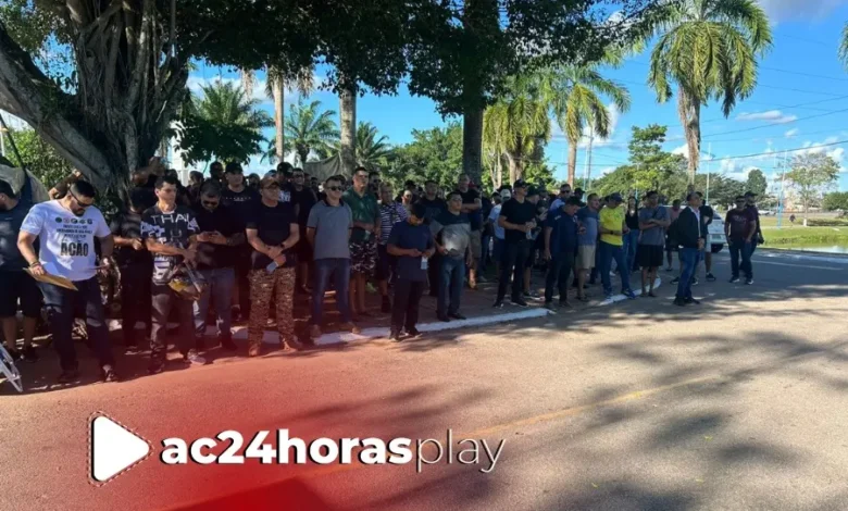 Servidores da segurança protestam em frente a UFAC por reajuste salarial | ac24horas Servidores da segurança protestam em frente a UFAC por reajuste salarial | ac24horas