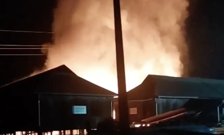 Grande incêndio atinge Polo Naval de Cruzeiro do Sul | ac24horas Grande incêndio atinge Polo Naval de Cruzeiro do Sul | ac24horas
