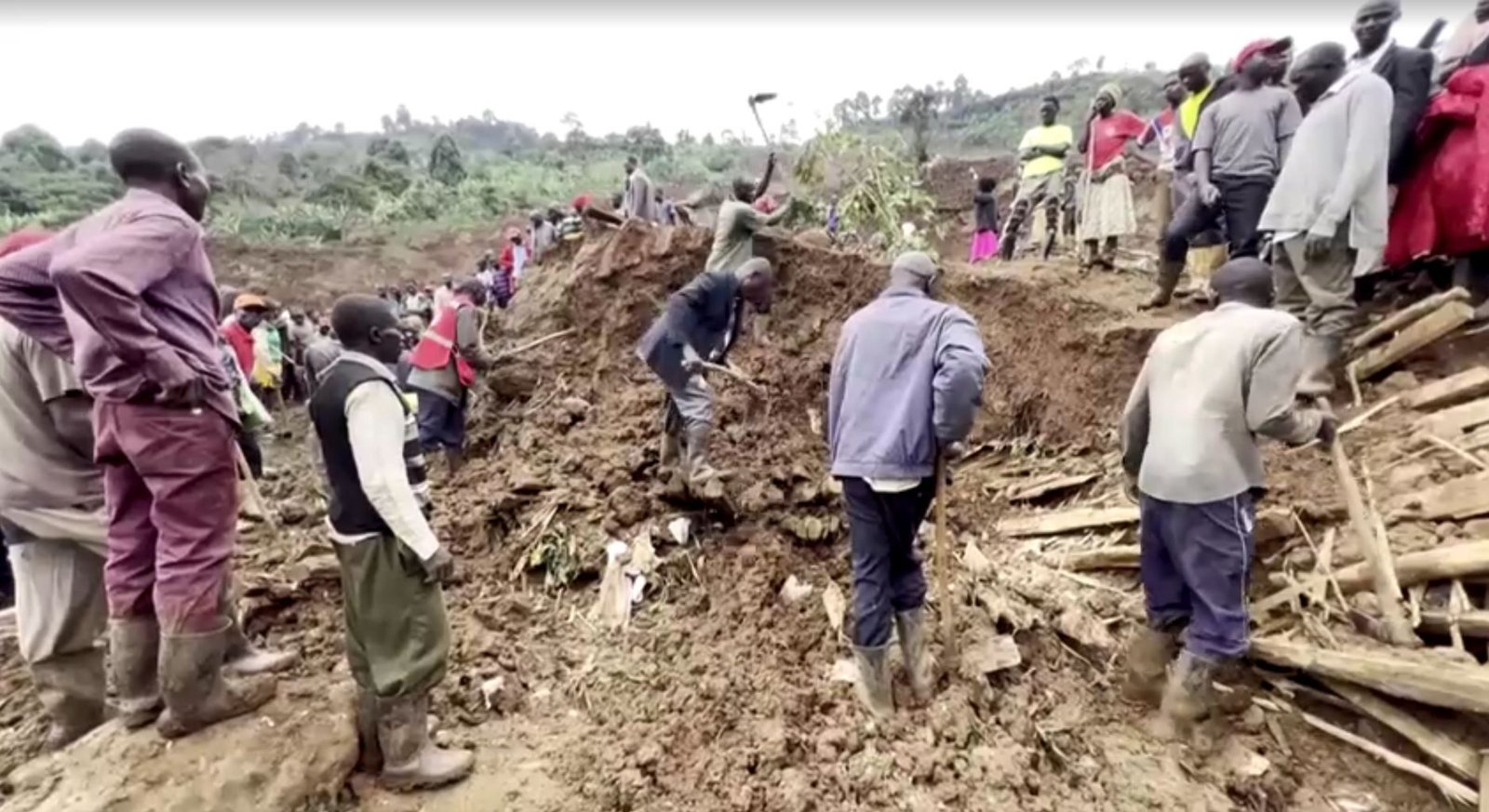 Deslizamento em Uganda: socorristas correm contra o tempo em busca de desaparecidos